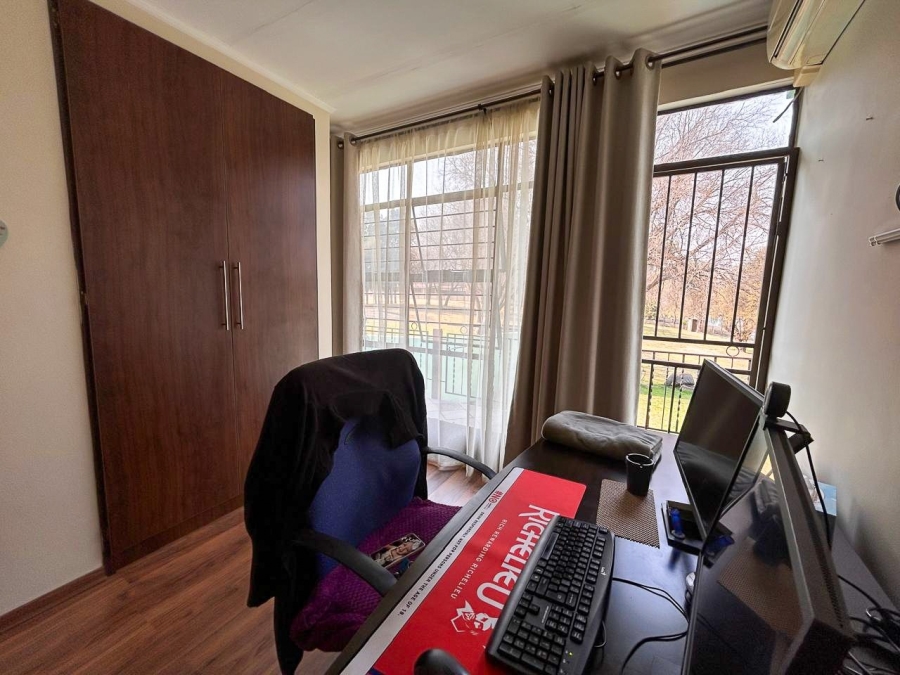 4 Bedroom Property for Sale in Lindequesdrif North West